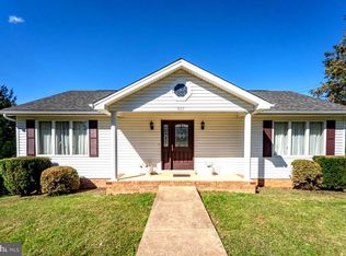 320 1st St, Luray, VA 22835
