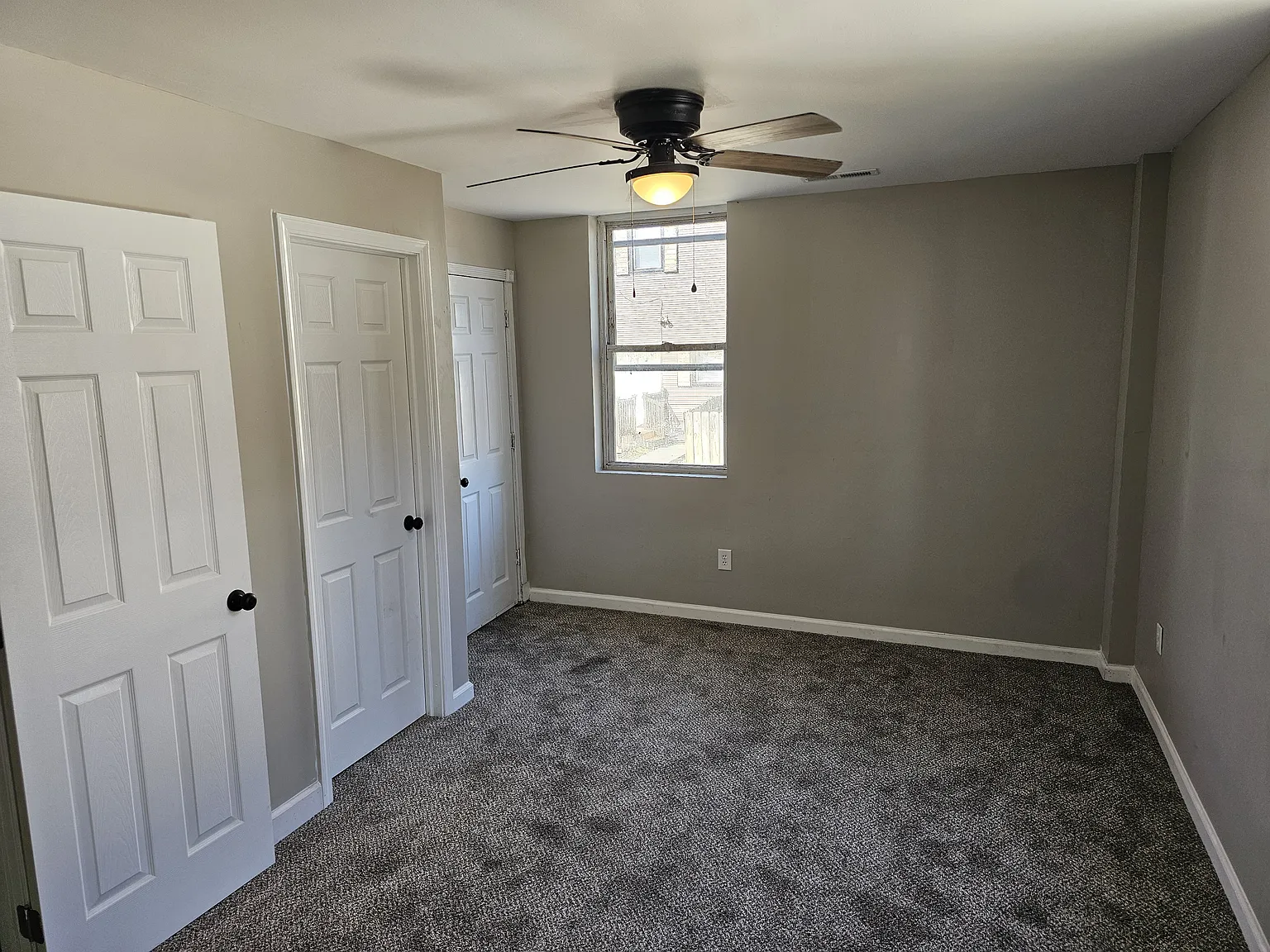 4 bed, 1101 sqft, $2,100 — Photo 2
