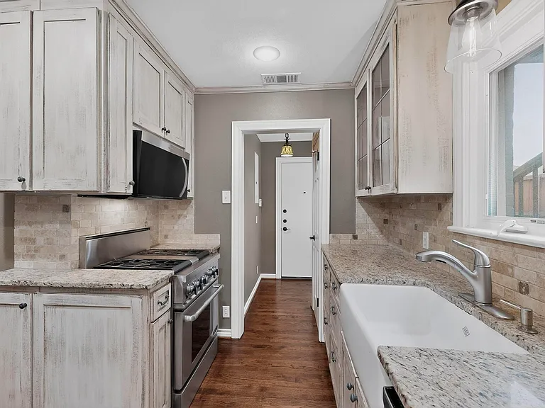 4810 Stanford Ave — Photo 7