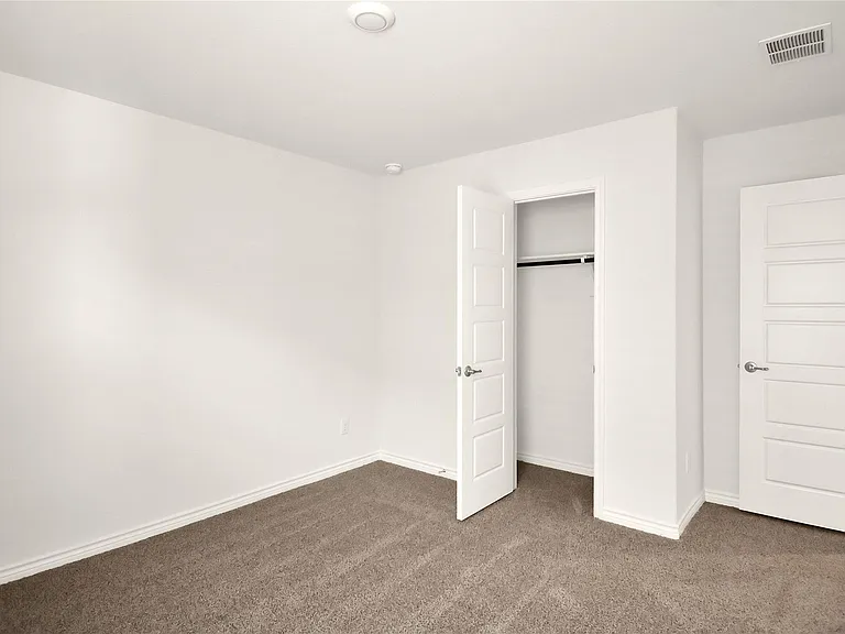 7221 Mayplace Dr — Photo 5