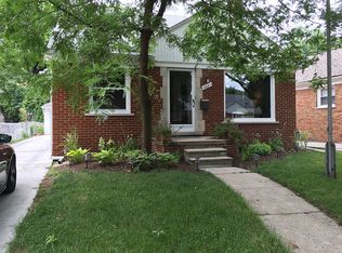 2021 Hollywood Ave, Grosse Pointe Woods, MI 48236