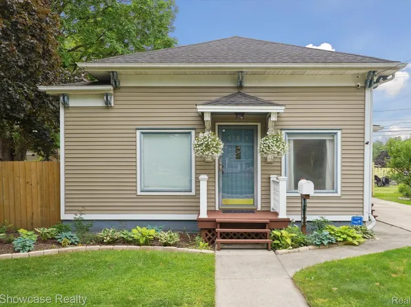 521 E Clinton St, Howell, MI 48843