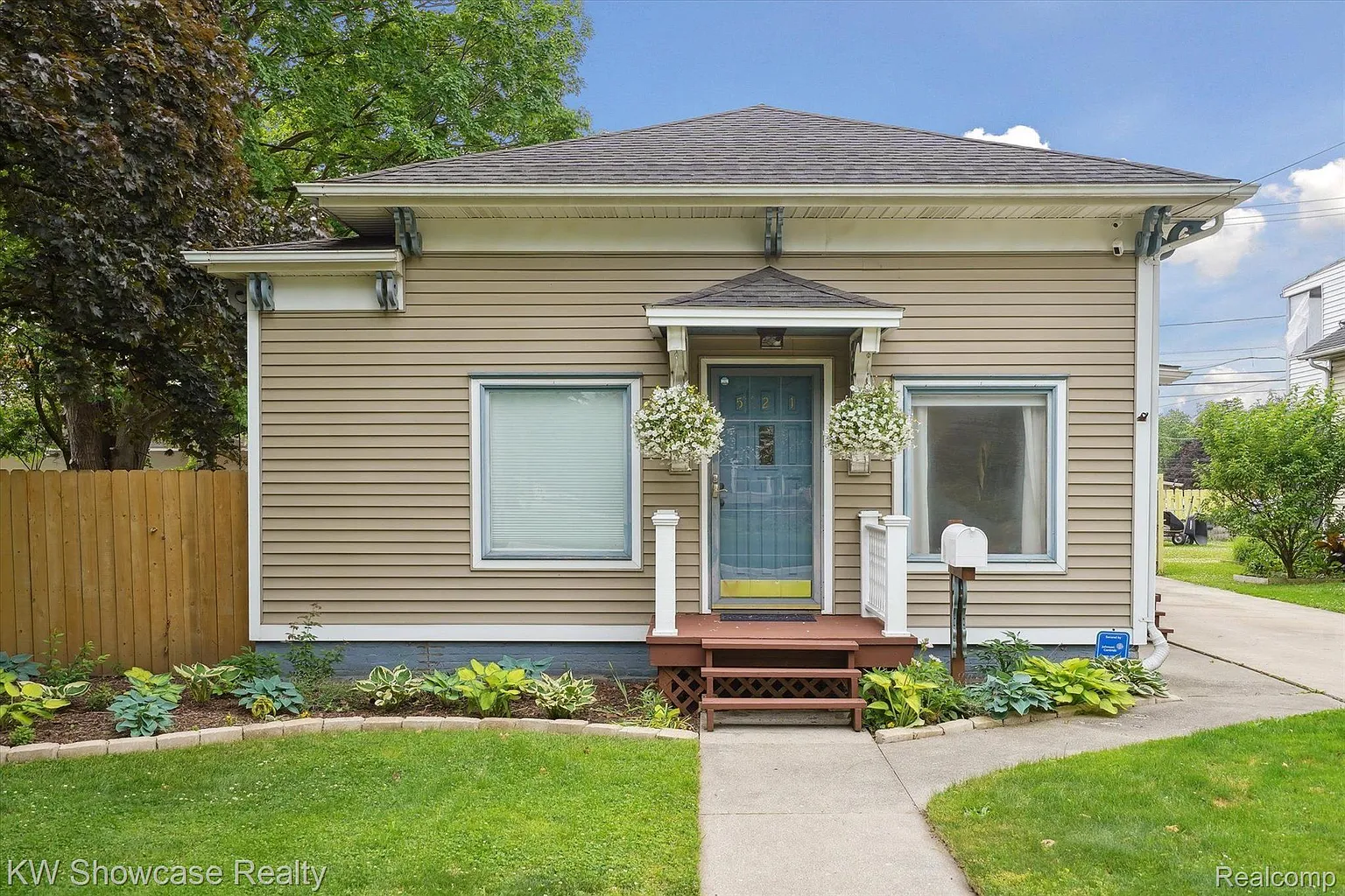 521 E Clinton St photo 1