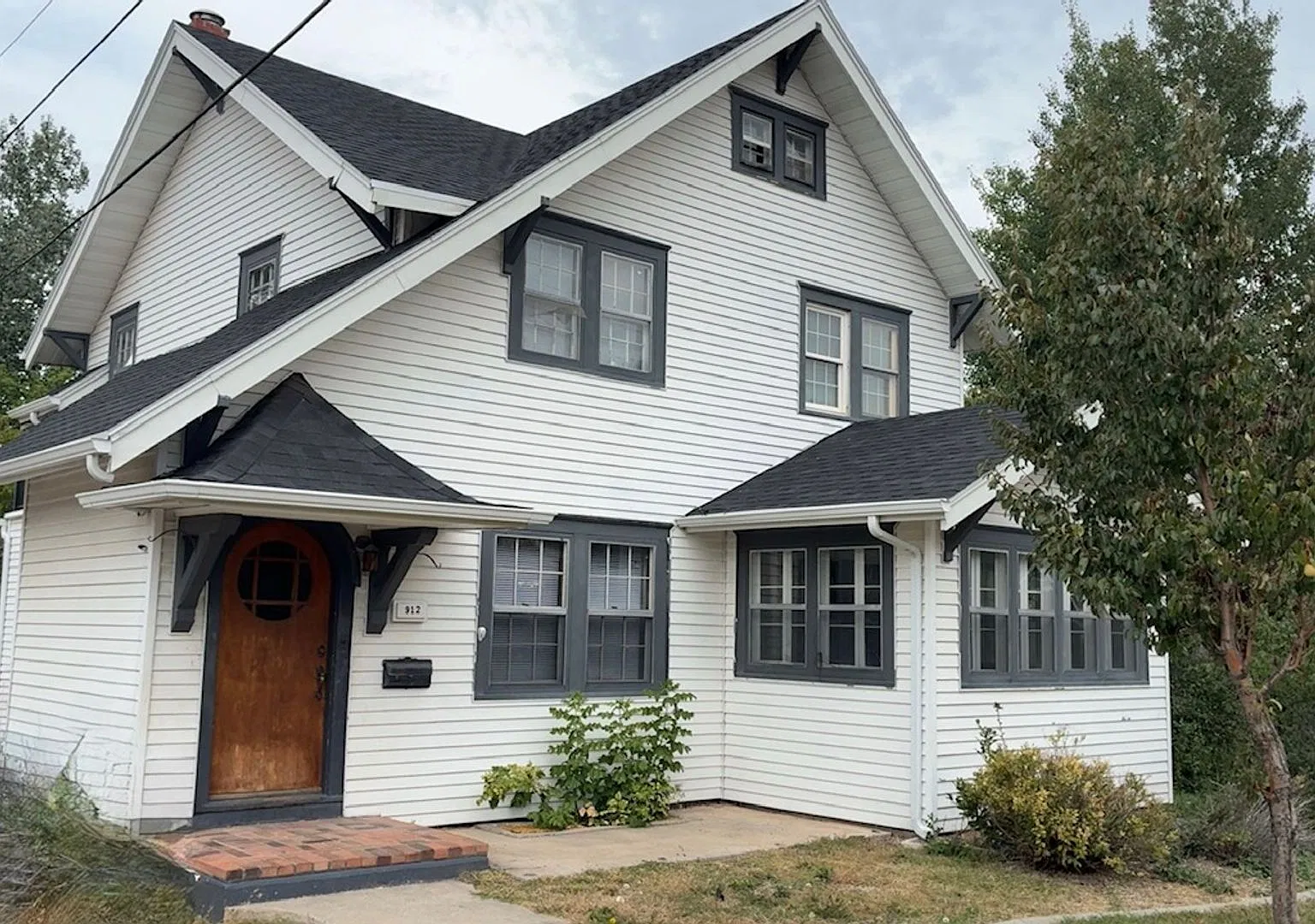 Beautifully restored home just minutes from downtown! — Photo 1