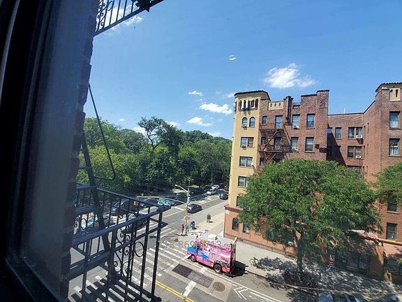 3rd image of 115 Ocean Ave