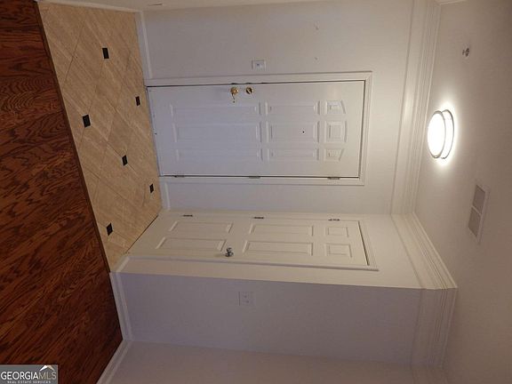 3rd image of 3334 Peachtree Rd NE APT 1213