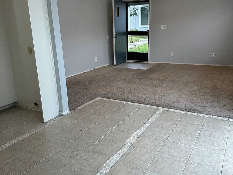 1075 Springs Ln — Photo 25