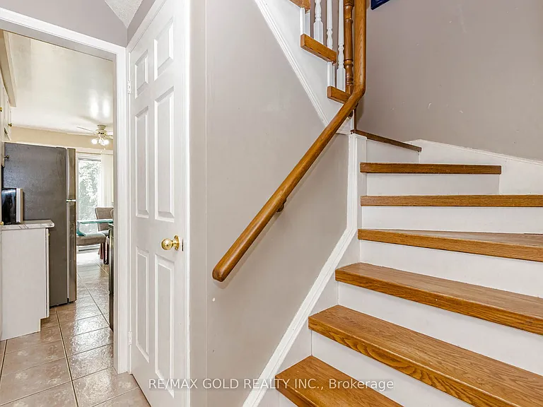 34 White Tail Cres — Photo 13
