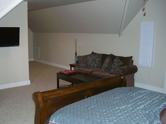 3rd image of 2403 Holcomb St #105
