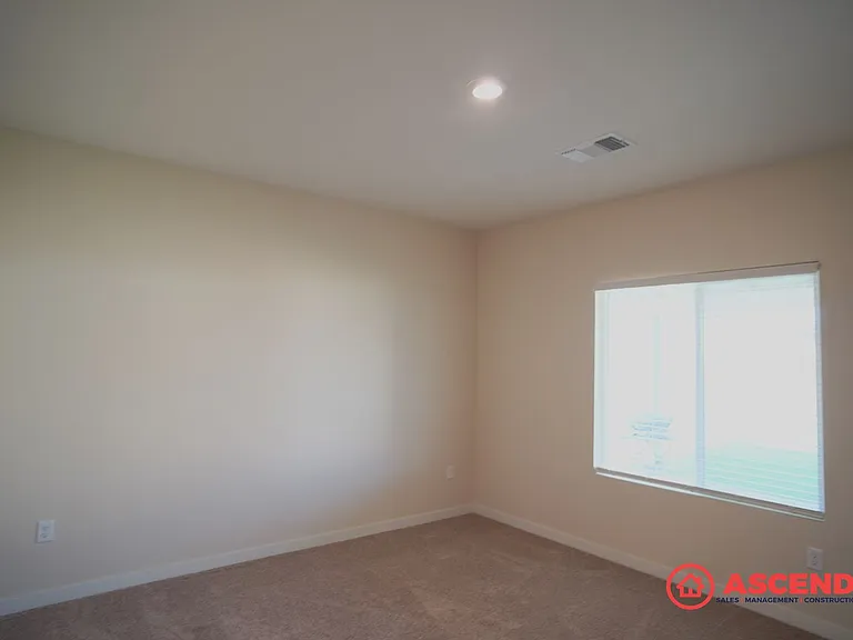 1018 Warwickshire Ave — Photo 5