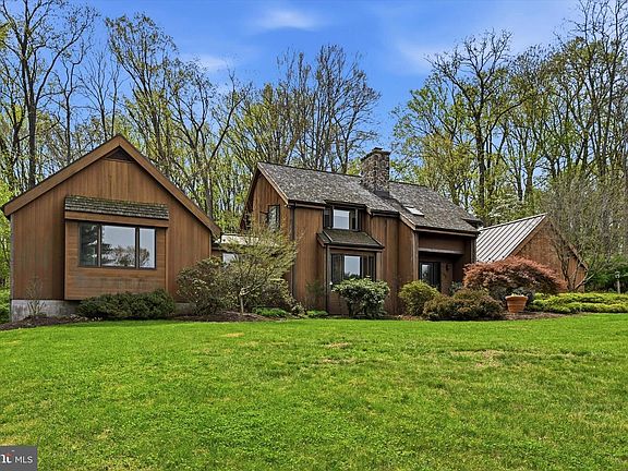 2nd image of 834 Newhall Rd