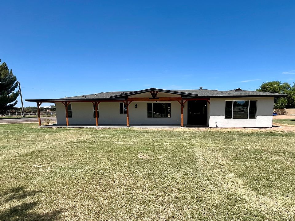 Stunning views of front yard and ranch style property