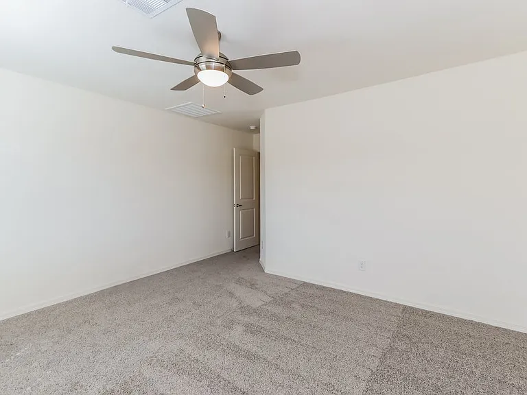 1704 Desert Path Ave — Photo 10