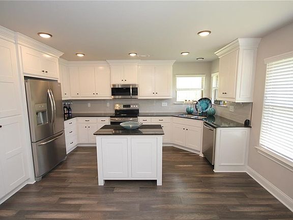 5th image of 37 Walney Dr
