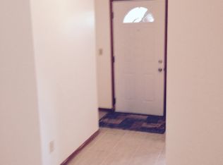 895 Crevis Ln, Columbus, OH 43228