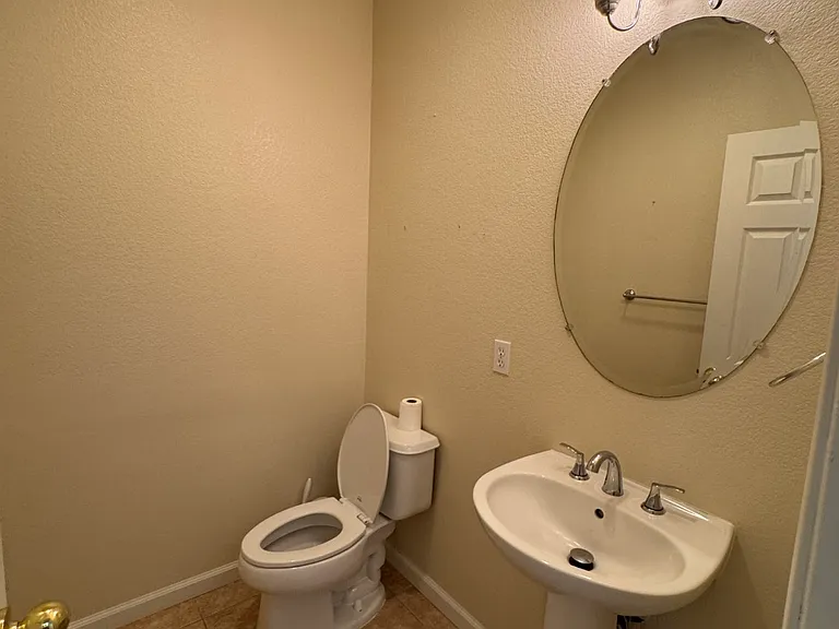 2912 Safford Ave — Photo 8