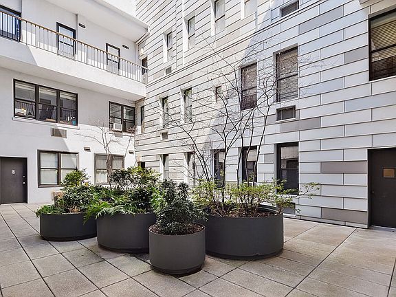 4th image of 3 Hanover Sq APT 21E