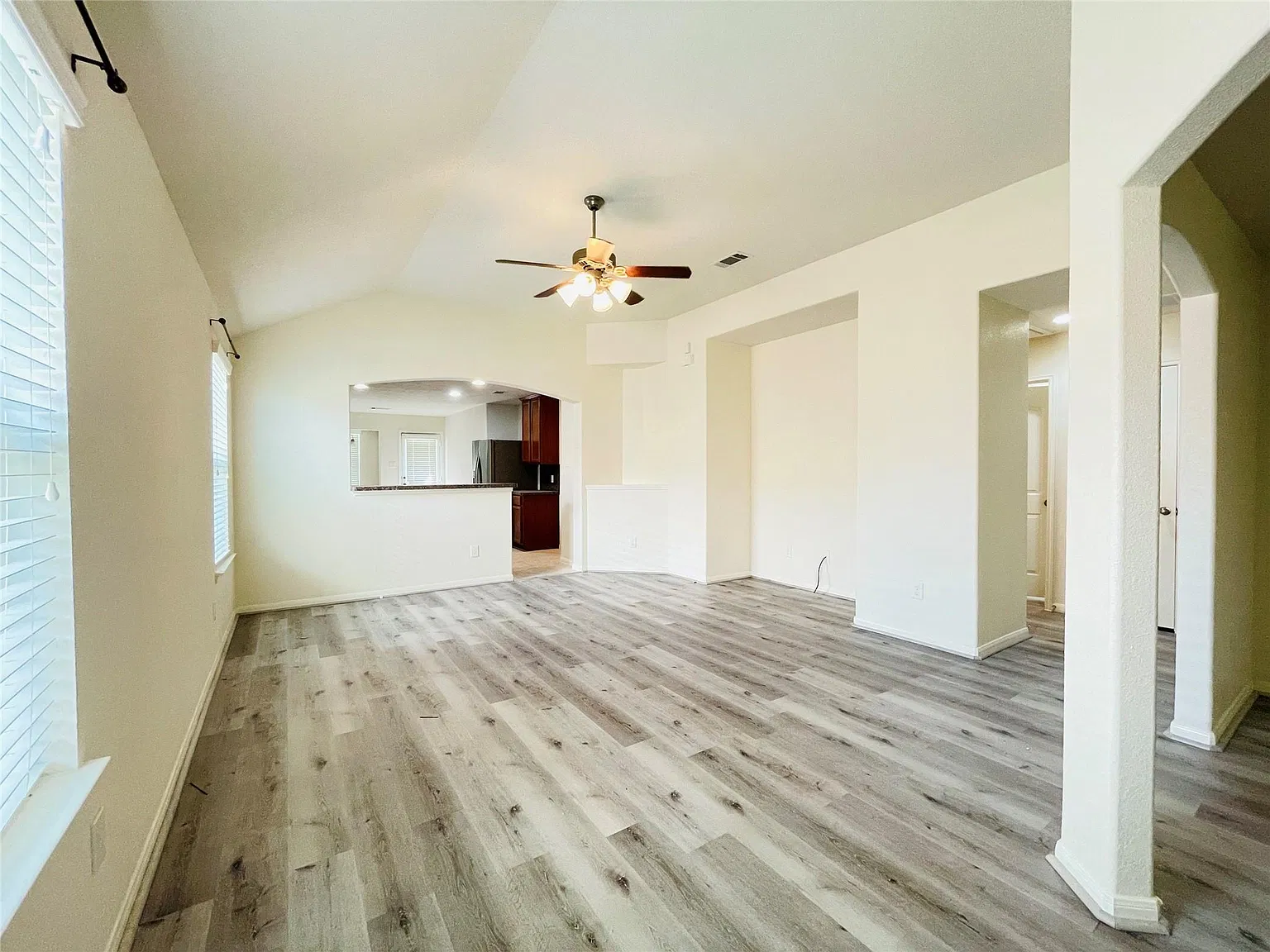 3 bed, 2.0 bath, 1625 sqft, $2,000 — Photo 3