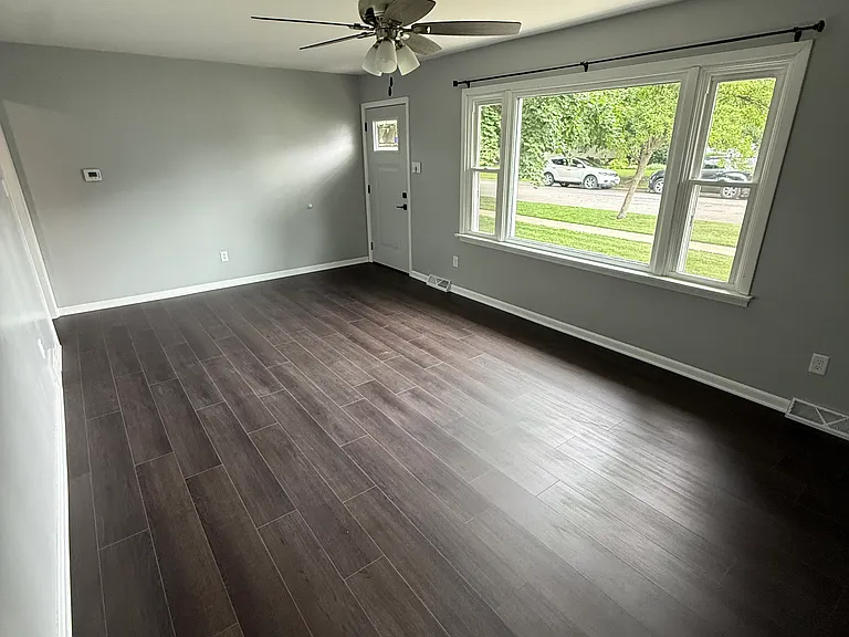 220 E North St — Photo 10