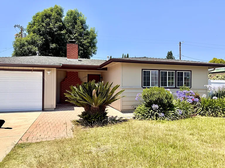 11309 Gaynor Ave — Photo 2