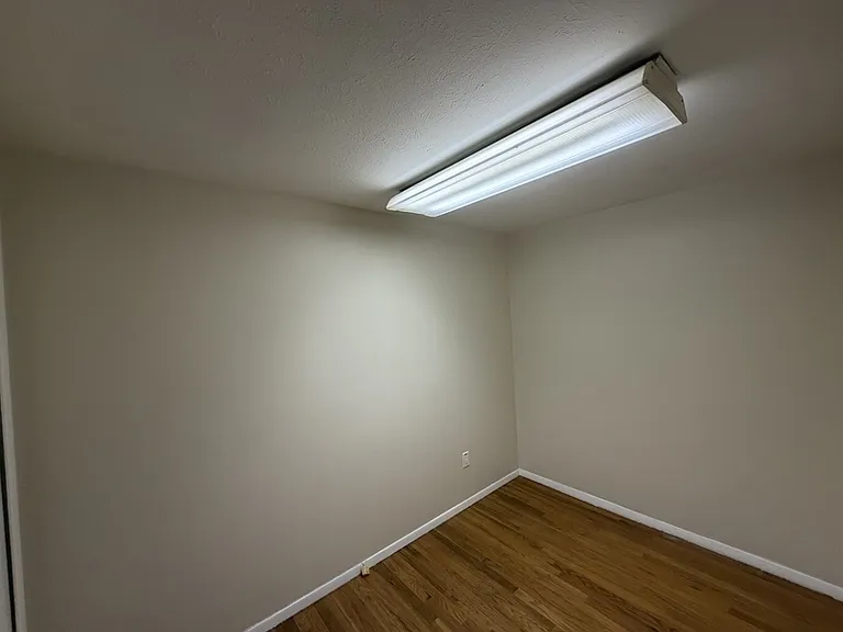 1187 Golden Gate Blvd — Photo 5