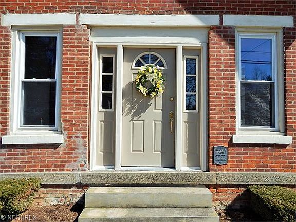 3rd image of 389 N Summit St
