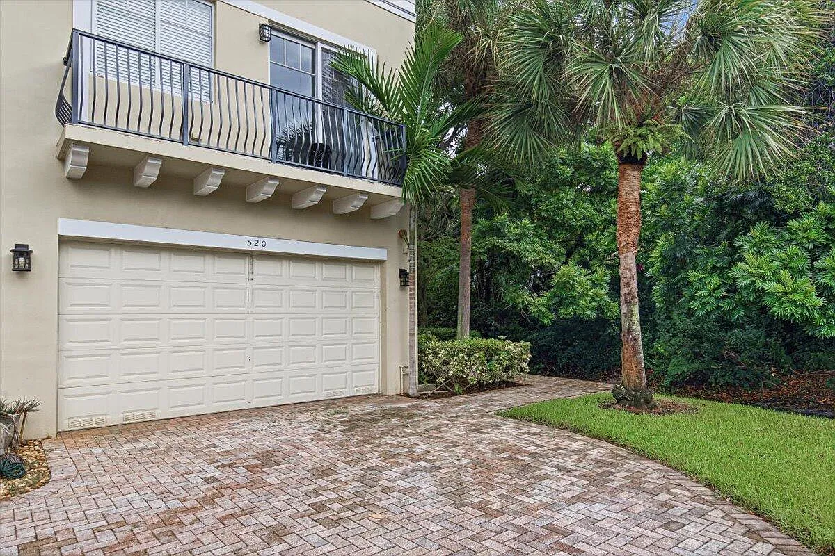 3 bed, 3.5 bath, 1957 sqft, $4,000 — Photo 2