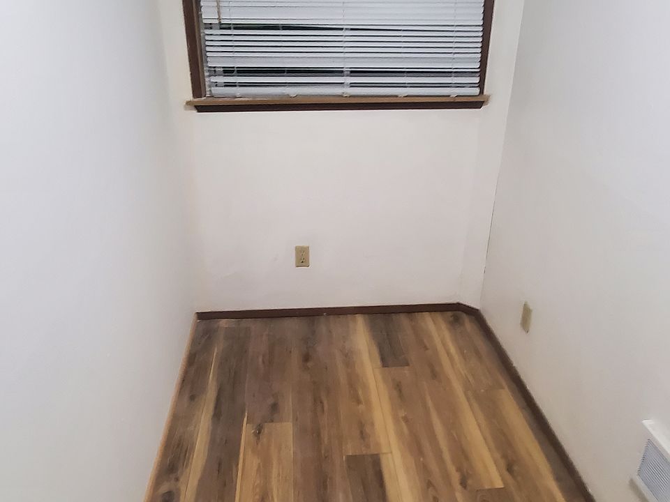 Twin bed or smaller only.