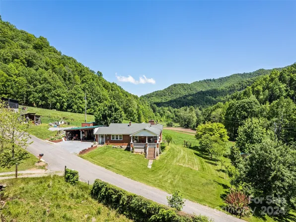 104 Brown Hollow Rd, Canton, NC 28716