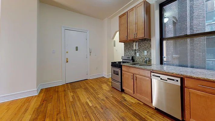 Rented by Bond New York | media 12