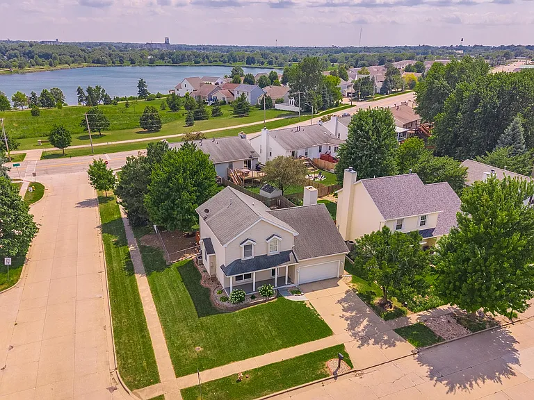 Another Front and viw of Oak park lake a
