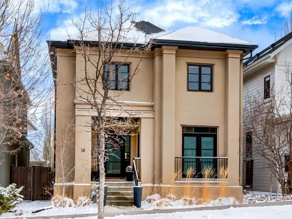 18 Murmansk Way SW, Calgary, AB T3E 7R8