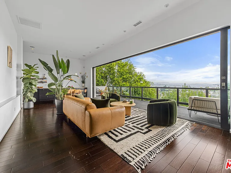 2300 Ronda Vista Dr — Photo 2