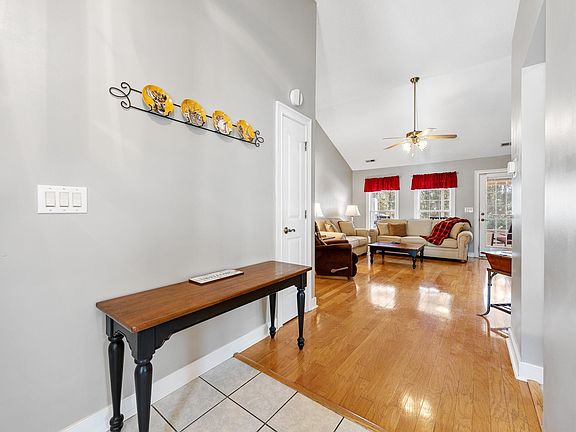 5th image of 4230 Edgefield Rd.