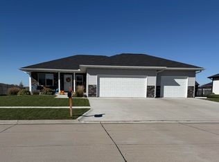 1209 Cottage Park Dr, Aurora, NE 68818