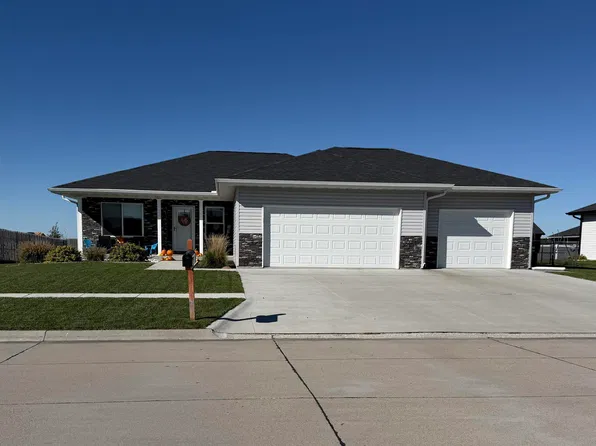 1209 Cottage Park Dr, Aurora, NE 68818