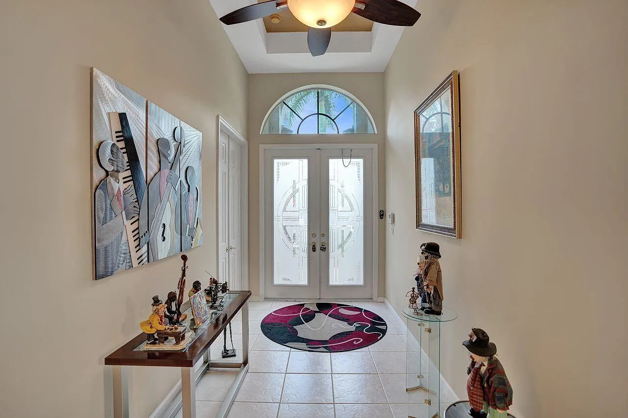 3 bed, 3.0 bath, 2471 sqft, $3,500 — Photo 3