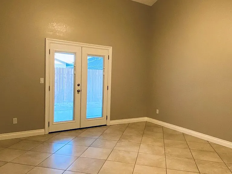 629 Beth Ln — Photo 16