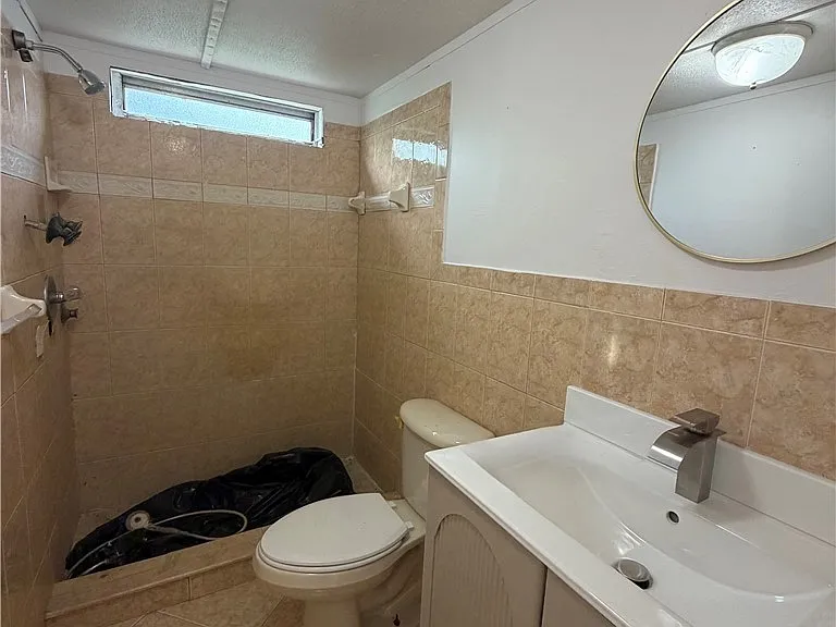 990 Riviera Ave — Photo 5