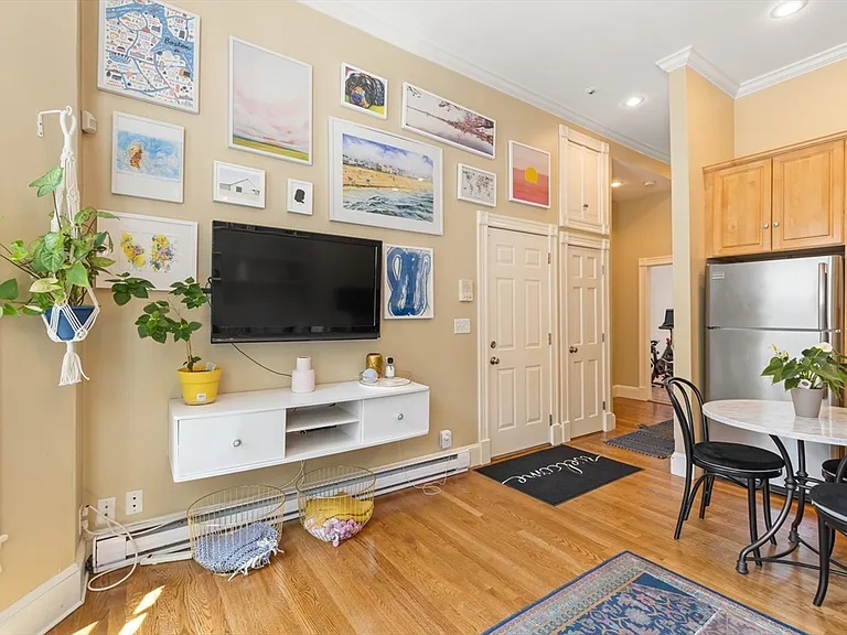 31 Hanson St #3 — Photo 3