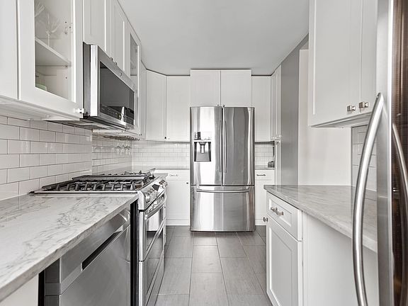 2nd image of 208 Broadway APT J701