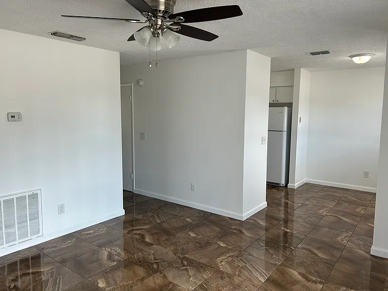 5606 S Manhattan Ave #B — Photo 2