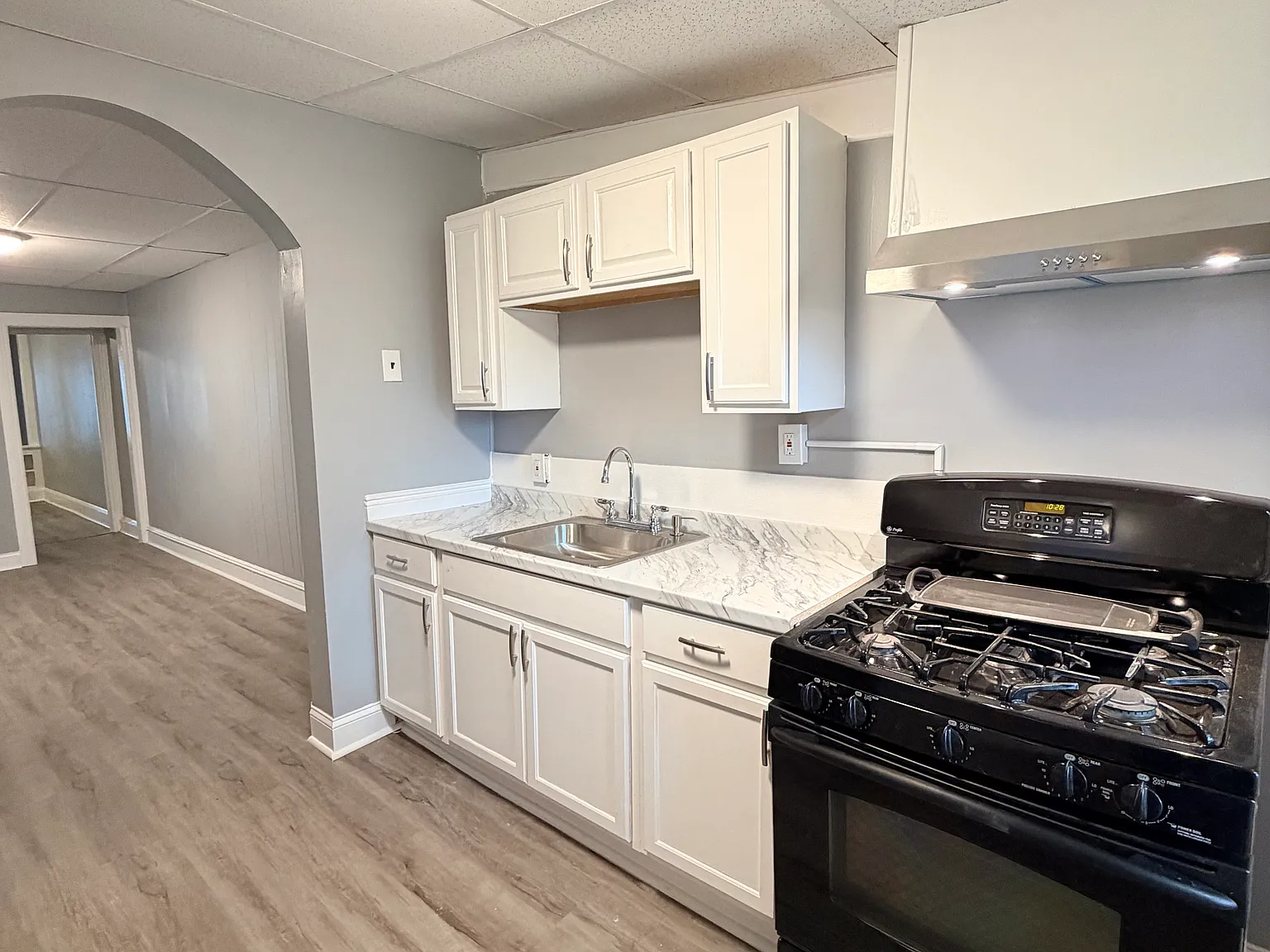 4 bed, 1132 sqft, $2,300 — Photo 2