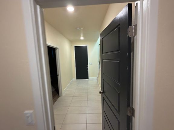 4th image of 2826 E Tamarind Dr