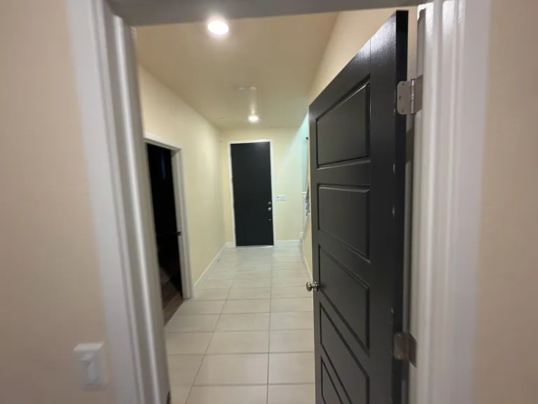 2897 E Tamarind Dr — Photo 4