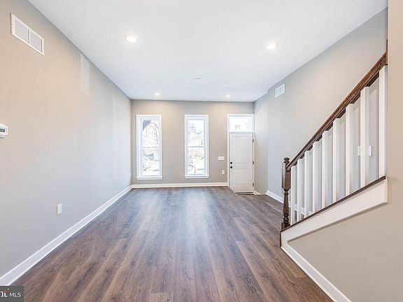 4th image of 1330 Division St