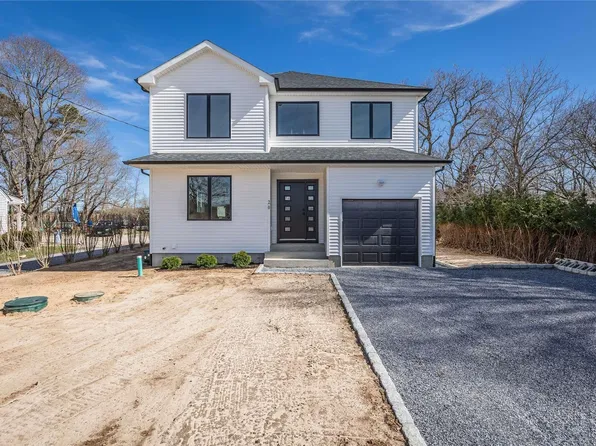 20 Doctors Path, Riverhead, NY 11901