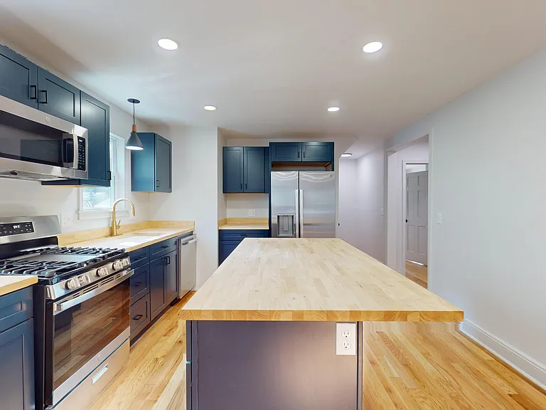 914 W 3rd St #1 — Photo 5