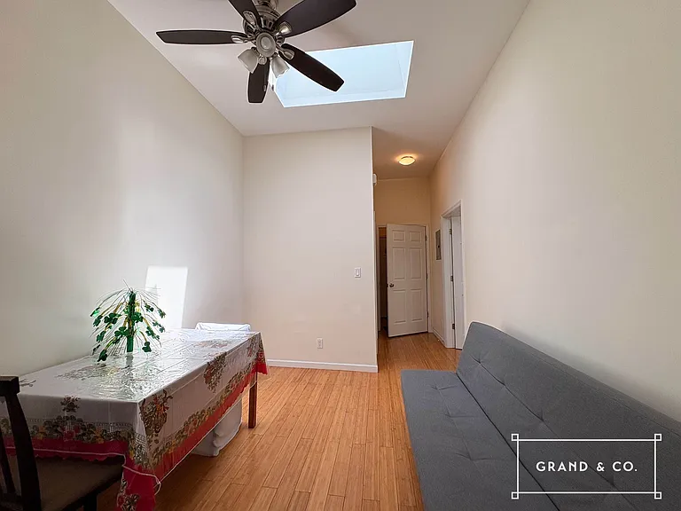 5913 67th Ave #2 — Photo 3