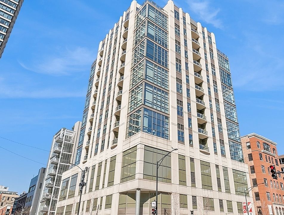 1st image of 150 W Superior St APT 802